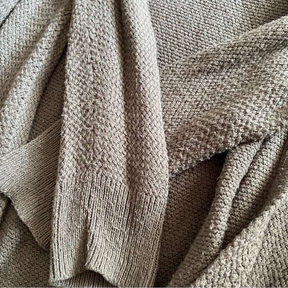 Madewell Women’s Cardigan Sweater - Picture 3 of 4